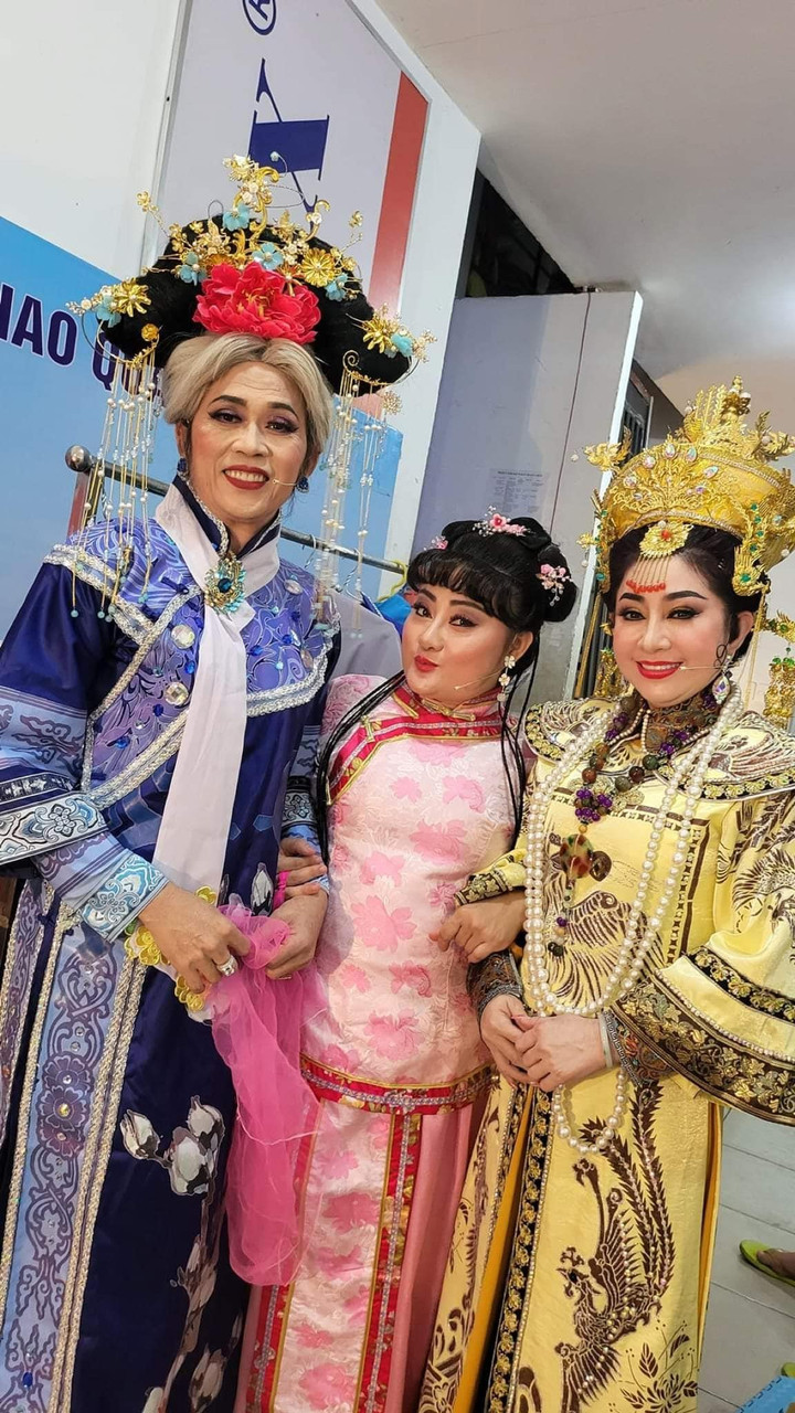 Hoài Linh và đoàn cải lương tuồng cổ Huỳnh Long ra miền Trung biểu diễn miễn phí - 3