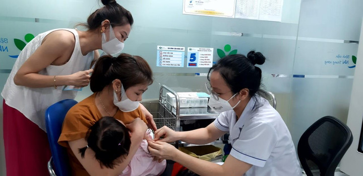 Cúm A gia tăng, người Hà Nội lo sợ đi tiêm vội vaccine - 2