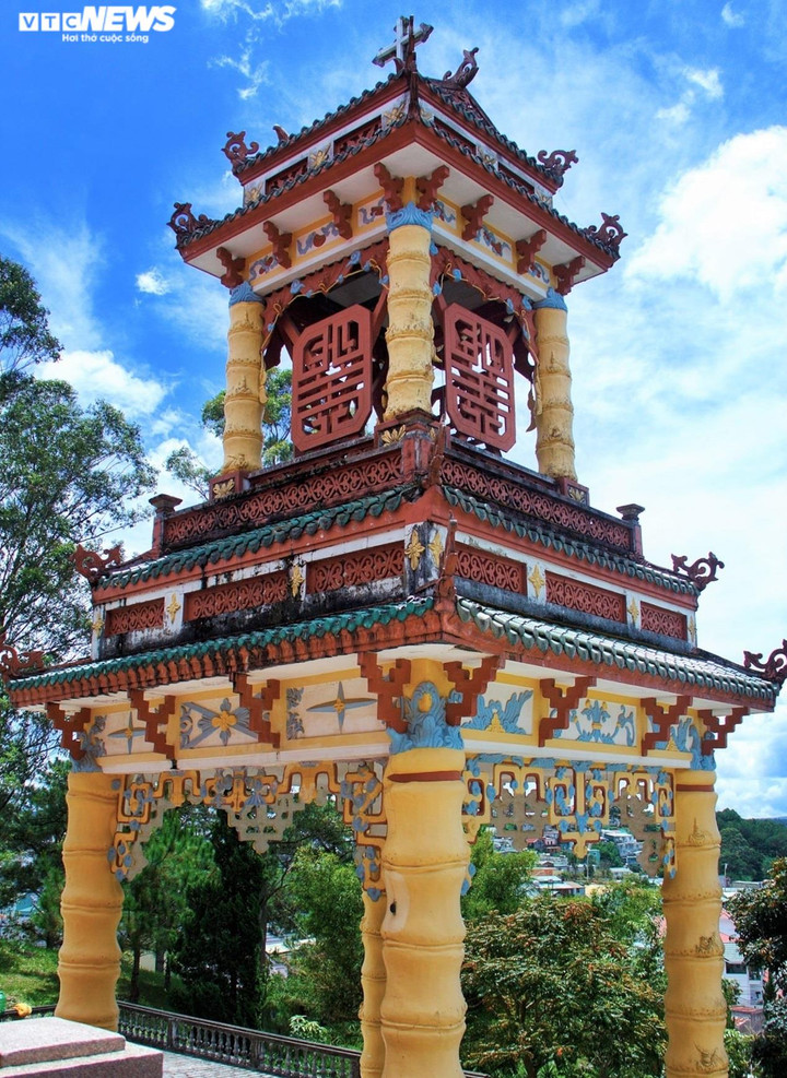 Ảnh: Chiêm ngưỡng kiến trúc độc đáo của nhà thờ Du Sinh, Đà Lạt - 4