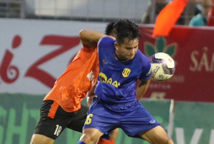 Vòng 8 V-League: SLNA mất ngôi đầu, Nam Định thắng trận đầu tiên - 1