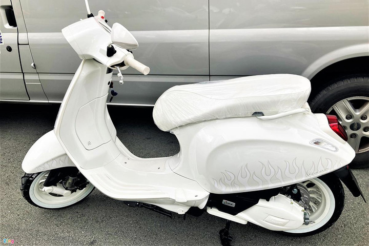 Vespa Sprint Justin Bieber xuất hiện tại TP.HCM - 3