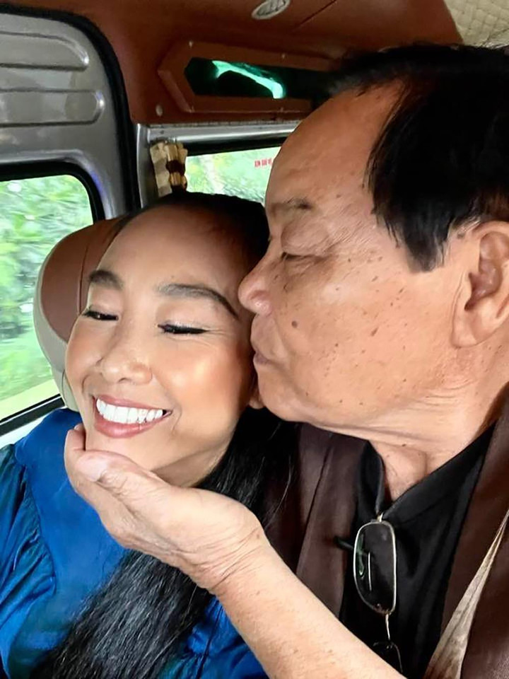 Sao Việt 21/7: Phạm Quỳnh Anh sinh con thứ 3, hé lộ gương mặt bạn trai mới - 9