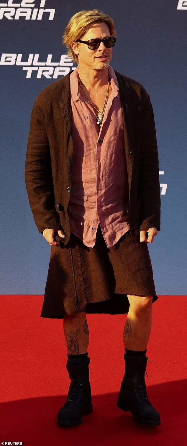 Brad Pitt mặc váy ảnh 3 Brad Pitt lại mặc váy - 3