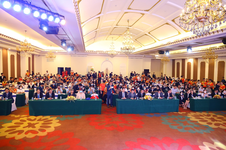 Elite Town cháy giỏ hàng trong ngày mở bán - 1