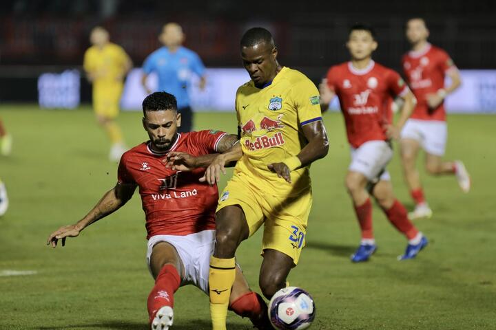 Bóng đá TP.HCM tìm hướng vực dậy ở V-League 2022 - 1
