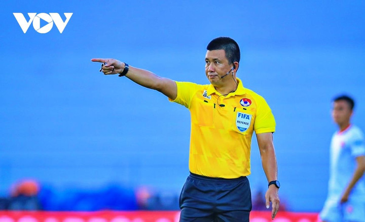 Người nhổ nước bọt vào trọng tài Hoàng Ngọc Hà có thể bị cấm đến sân vĩnh viễn - 1