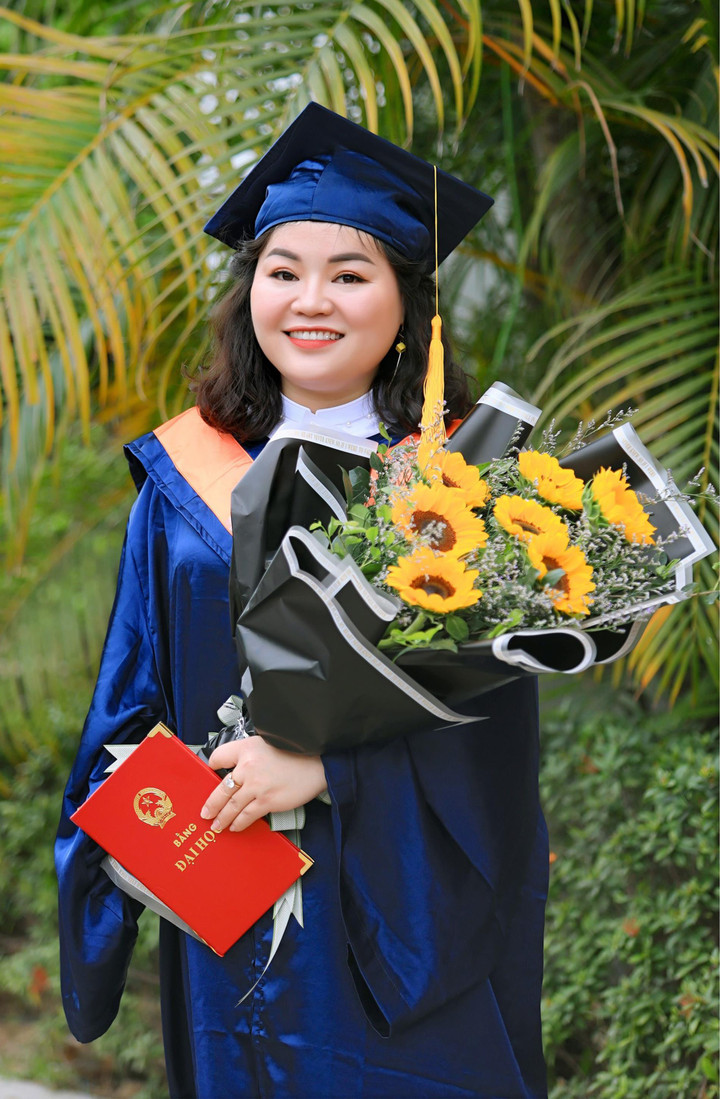 Hành trình chinh phục bằng cử nhân ngành dược của cô gái bị liệt một tay - 1