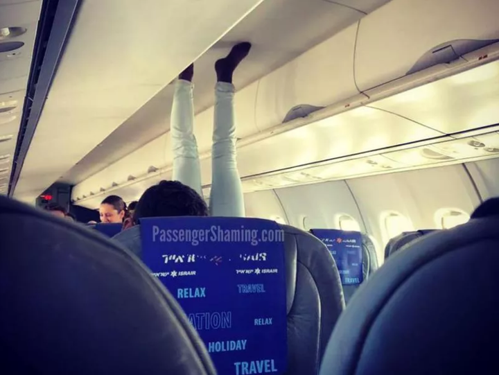 Hú hồn loạt hành vi kỳ lạ trên máy bay 'ám ảnh' hành khách đến tận lúc xuống - 4