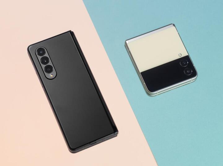 031_galaxyzfold3_5g_phantomblack_galaxyzflip3_5g_cream.jpeg Galaxy Z Flip4 sắp ra mắt có gì đặc biệt? - 2