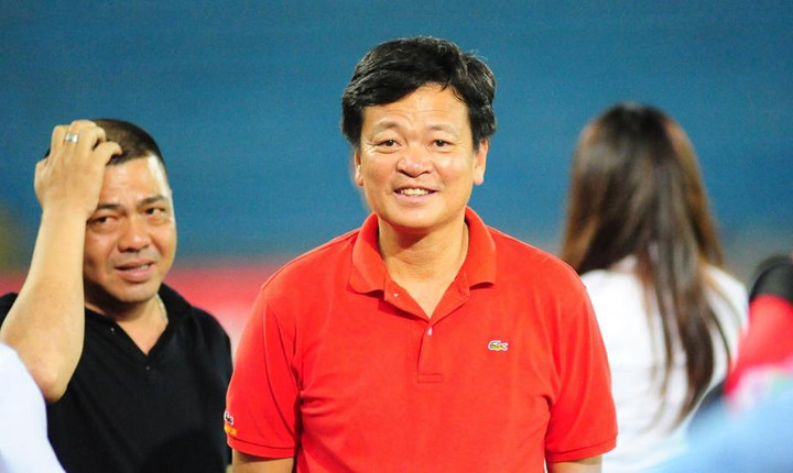 CĐV nhổ nước bọt vào mặt trọng tài: Chủ tịch CLB Hải Phòng nhận trách nhiệm - 1