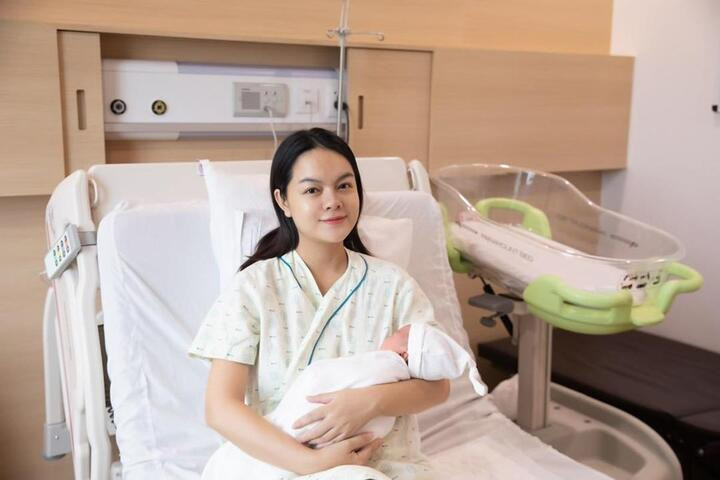 Phạm Quỳnh Anh chia sẻ niềm vui khi đón con gái thứ 3 chào đời - 1