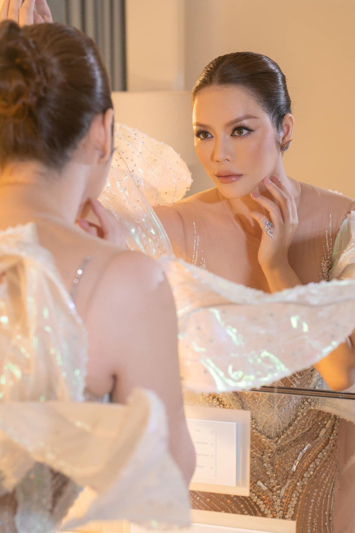 Sang tuổi 40, Lý Nhã Kỳ trẻ đẹp, giàu nứt vách nhưng 'vẫn ế' - 4