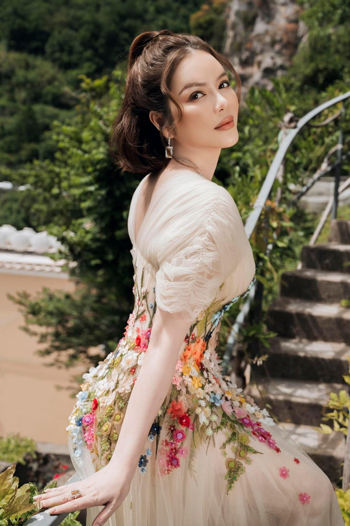 Sang tuổi 40, Lý Nhã Kỳ trẻ đẹp, giàu nứt vách nhưng 'vẫn ế' - 5