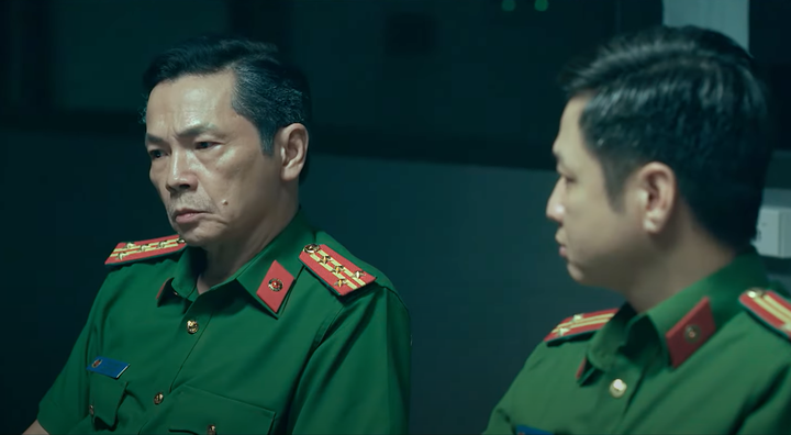 'Đấu trí' tập 4: Tuấn 'nháy' Doãn Quốc Đam bị công an nghe lén cuộc gọi mờ ám - 2