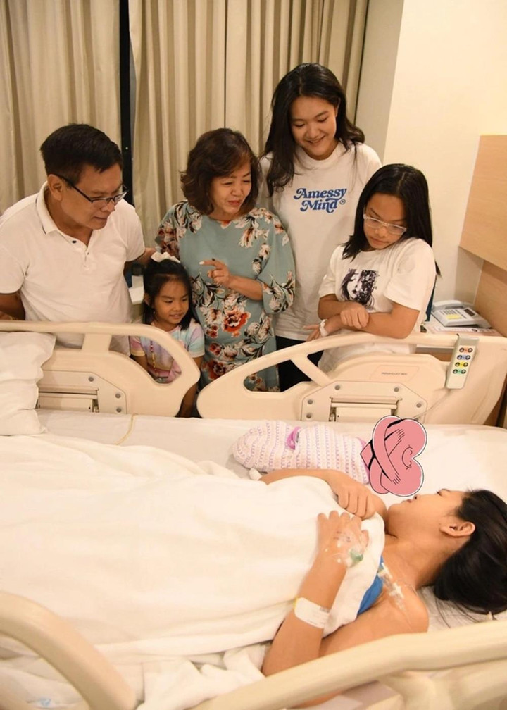 Phạm Quỳnh Anh chia sẻ niềm vui khi đón con gái thứ 3 chào đời - 7