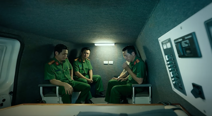 'Đấu trí' tập 4: Tuấn 'nháy' Doãn Quốc Đam bị công an nghe lén cuộc gọi mờ ám - 5