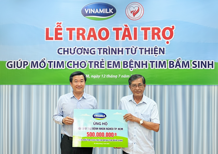 Vinamilk ủng hộ 500 triệu đồng cho các bệnh nhi nghèo mổ tim năm 2022 - 1