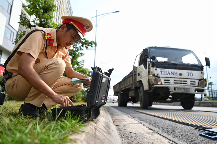 Một tháng, phạt 127 tỷ đồng với tài xế vi phạm nồng độ cồn - 2