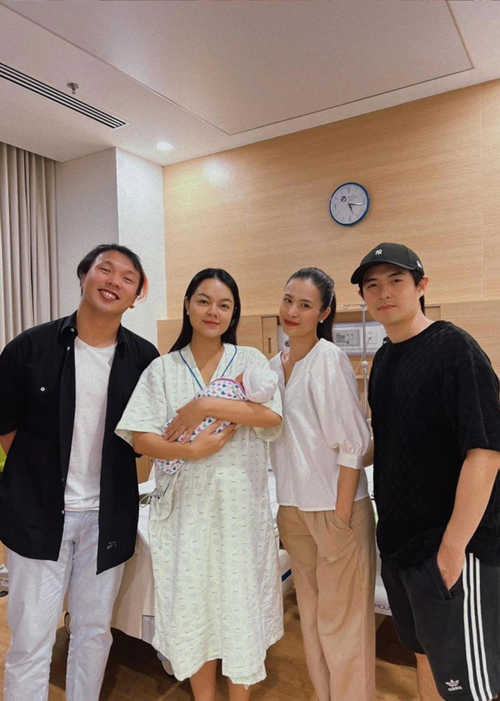 Phạm Quỳnh Anh chia sẻ niềm vui khi đón con gái thứ 3 chào đời - 4