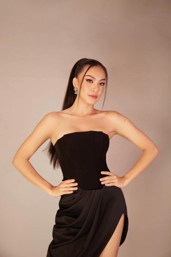 Kim Duyên khoe vai trần trong váy trắng tinh khôi - 7