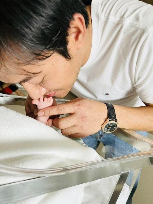 Diễn viên Quý Bình chia sẻ hình ảnh hiếm hoi cùng con trai 4 tháng tuổi - 1