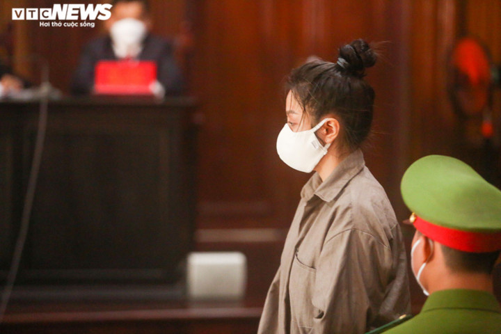 Hoãn phiên tòa sơ thẩm xử 'dì ghẻ’ hành hạ bé gái 8 tuổi đến chết - 1