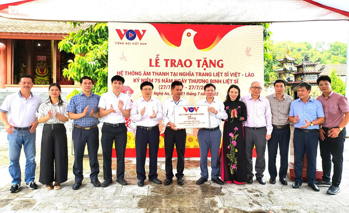 VOV trao tặng hệ thống âm thanh tại Nghĩa trang liệt sĩ quốc tế Việt - Lào - 2