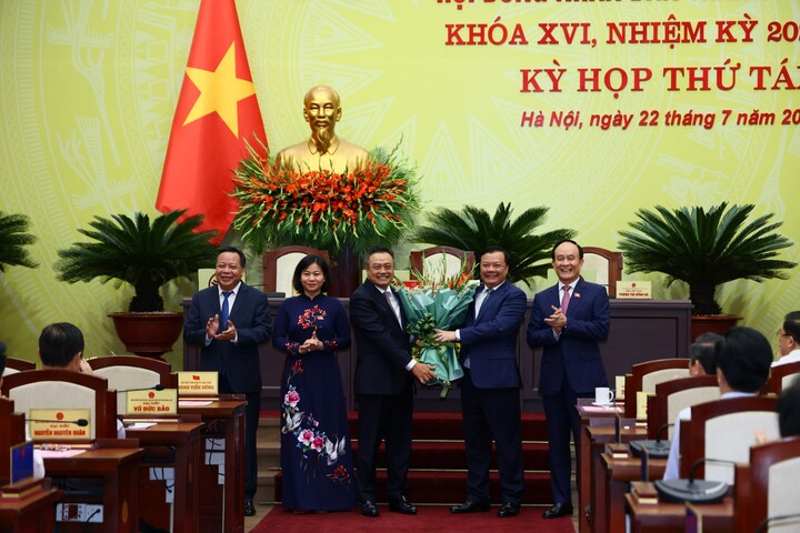 Tân Chủ tịch Hà Nội: Kiên quyết loại bỏ cán bộ tiêu cực, vô cảm, nhũng nhiễu - 2