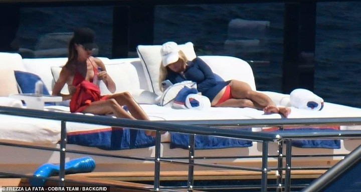 Lâu lắm mới thấy Victoria Beckham mặc bikini, dáng nuột không kém con dâu - 5