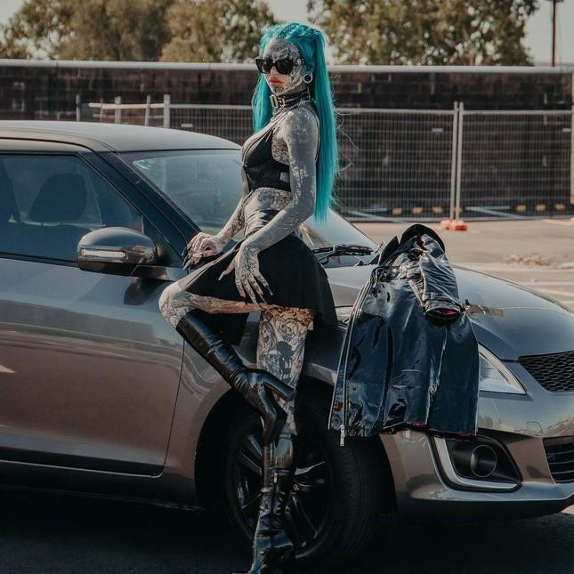 Cô gái xăm kín người để biến mình thành rồng - 4