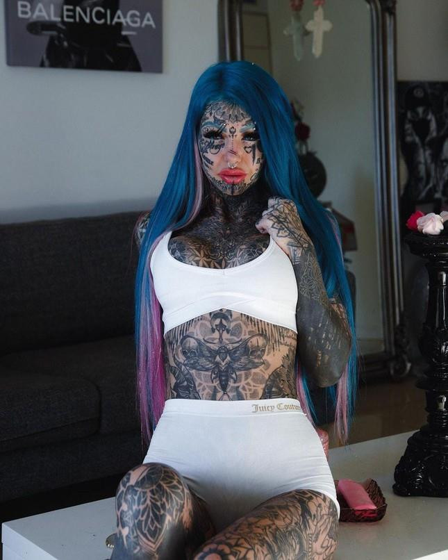 Cô gái xăm kín người để biến mình thành rồng - 5