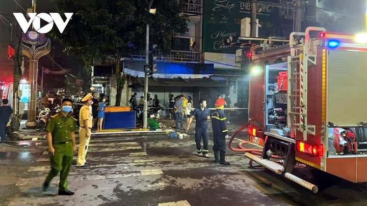 Dãy nhà ở TP Móng Cái bốc cháy lúc nửa đêm, nhiều gia đình mất trắng tài sản - 3