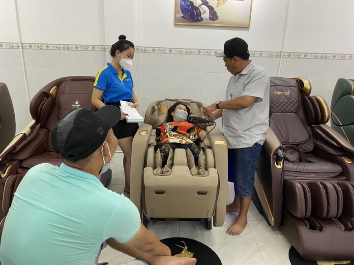 Ghế massage Fukyto: Luôn xem khách hàng là trọng tâm - 4