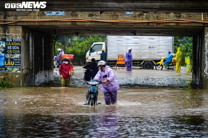Thời tiết ngày 22/7: Cả nước tiếp tục mưa dông, đề phòng ngập lụt - 1