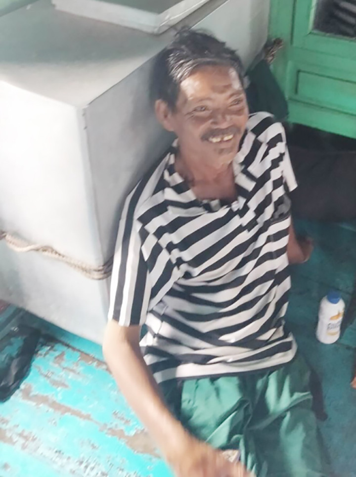 Hình ảnh 4 ngư dân Bình Thuận trên tàu cá BĐ 96935 TS - 2