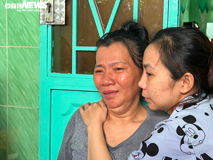 Vợ ngư dân Bình Thuận: 'Mong đưa anh về với gia đình, ở ngoài biển lạnh lẽo lắm' - 2