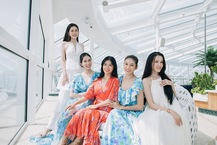 Á hậu Phương Anh, Ngọc Thảo diện bikini khoe dáng trên du thuyền - 9