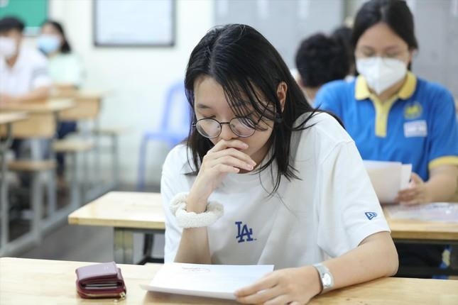 Hoàn thành chấm thi tốt nghiệp THPT: Xuất hiện bài thi Văn đạt điểm 10 - 1