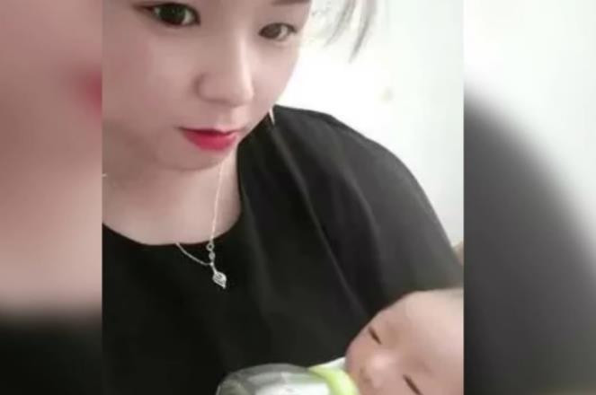 Bà nội 36 tuổi thổi bùng cuộc tranh cãi trên mạng xã hội Trung Quốc - 1