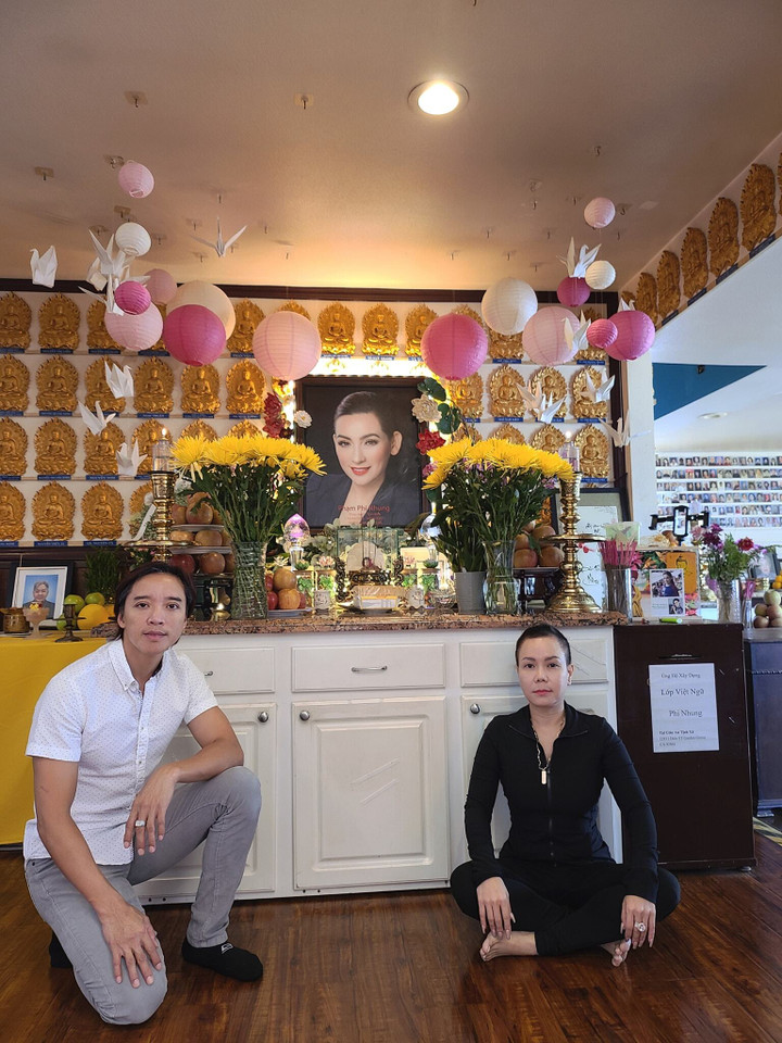 Sao Việt 24/7: Việt Hương xúc động tới thăm mộ Chí Tài, Phi Nhung tại Mỹ - 2