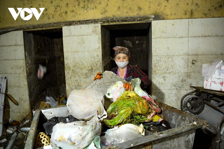 Phân loại rác tại nguồn: Cơ quan quản lý chờ hướng dẫn, người dân băn khoăn - 2