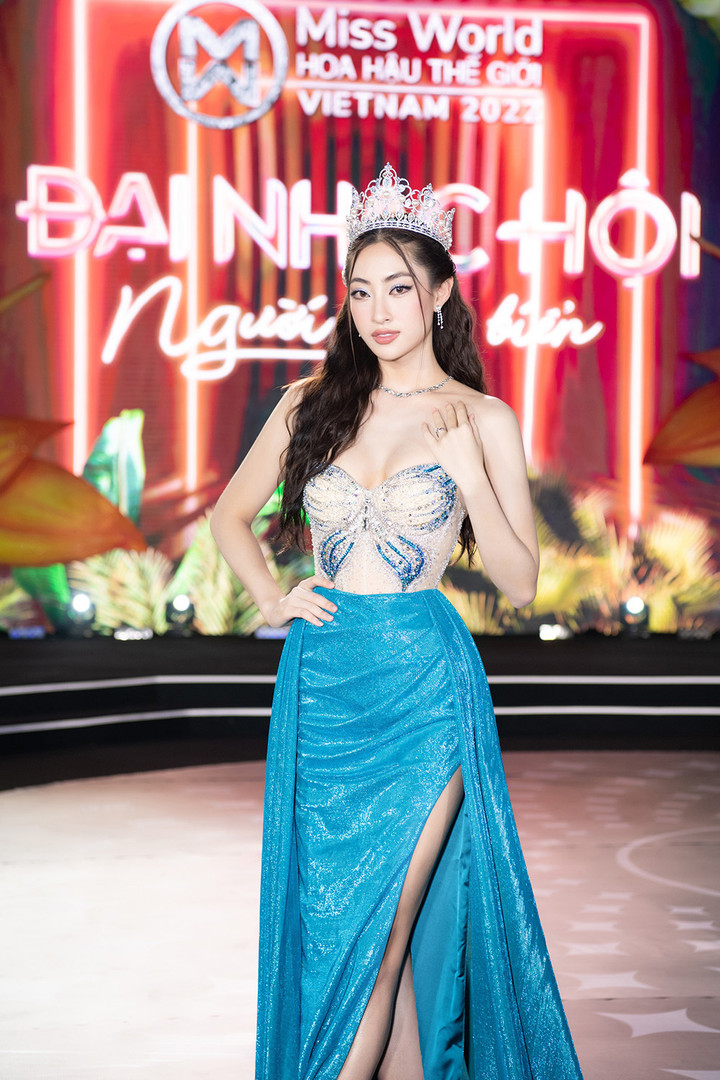 Dàn hoa hậu diện đầm cắt xẻ gợi cảm trên thảm đỏ Miss World Vietnam 2022 - 2