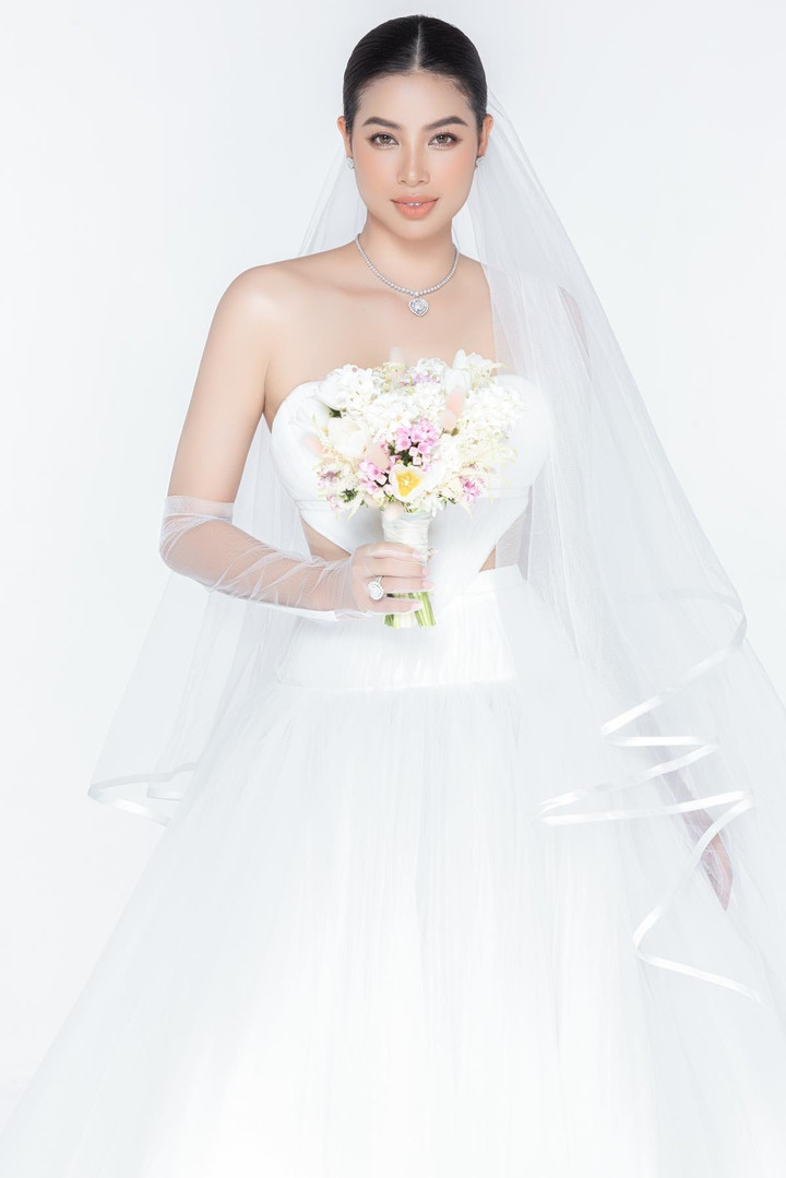 Ảnh: Hoa hậu Phạm Hương diện váy cưới kiêu sa và ngọt ngào - 10
