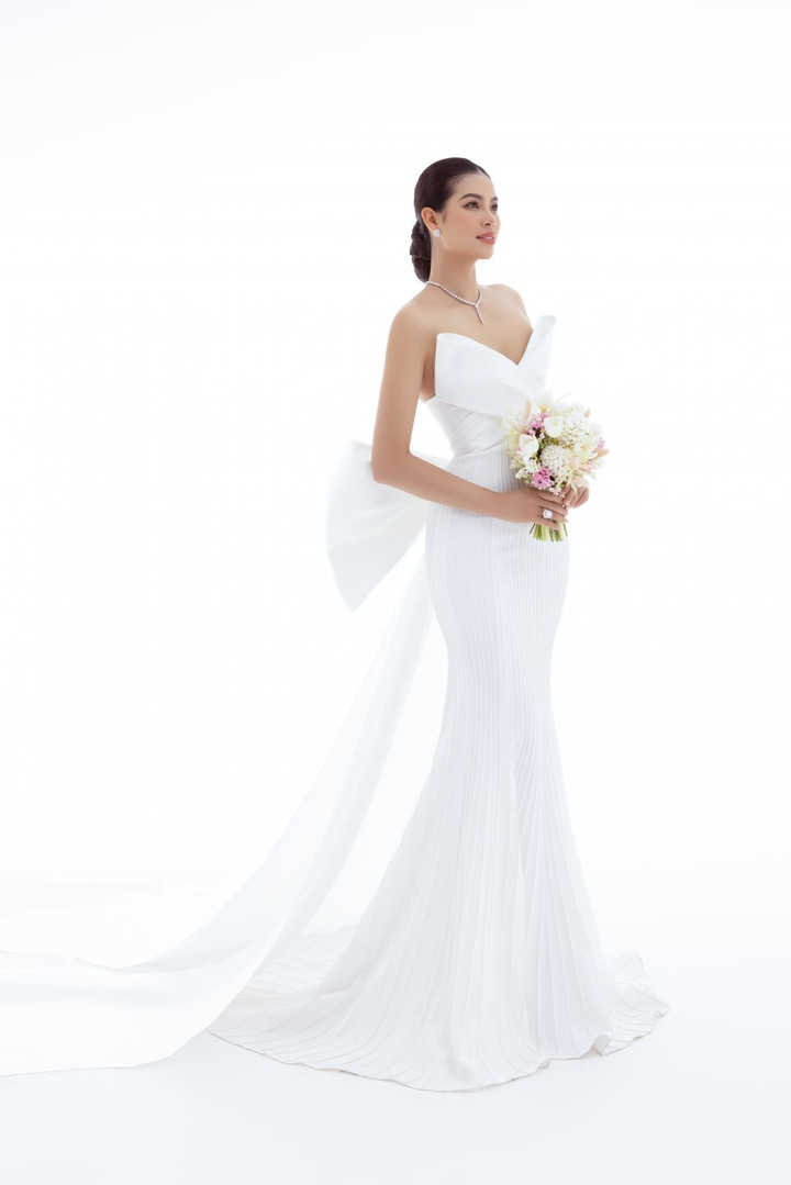 Ảnh: Hoa hậu Phạm Hương diện váy cưới kiêu sa và ngọt ngào - 9