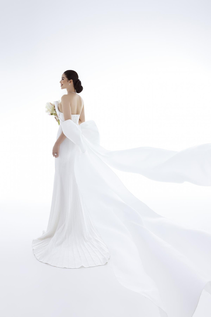 Ảnh: Hoa hậu Phạm Hương diện váy cưới kiêu sa và ngọt ngào - 8