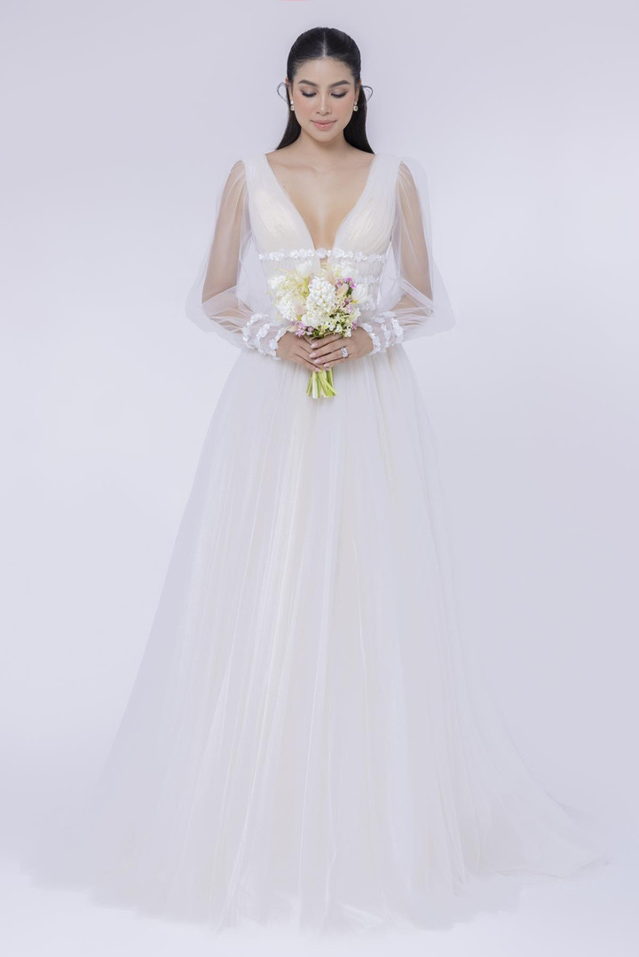 Ảnh: Hoa hậu Phạm Hương diện váy cưới kiêu sa và ngọt ngào - 7