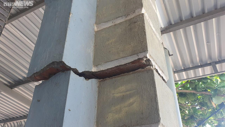 Ảnh: Nhà dân ở Quảng Nam nứt toác vì dự án thi công khu neo đậu tàu thuyền - 3