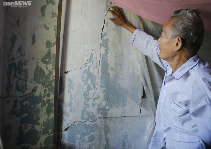 Ảnh: Nhà dân ở Quảng Nam nứt toác vì dự án thi công khu neo đậu tàu thuyền - 8