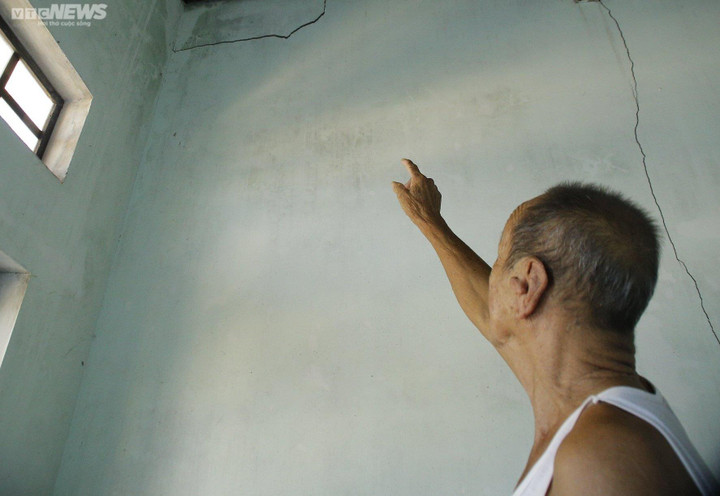 Ảnh: Nhà dân ở Quảng Nam nứt toác vì dự án thi công khu neo đậu tàu thuyền - 4