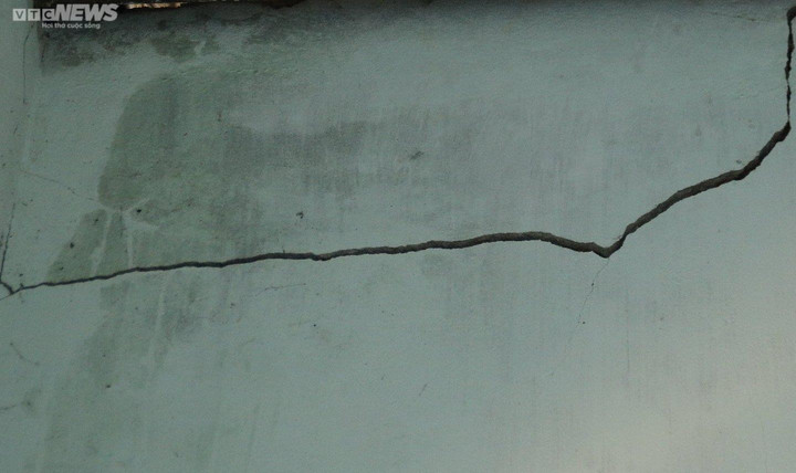 Ảnh: Nhà dân ở Quảng Nam nứt toác vì dự án thi công khu neo đậu tàu thuyền - 5